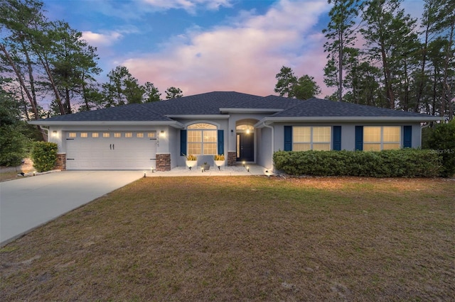 view of front of house featuring a lawn and a garage