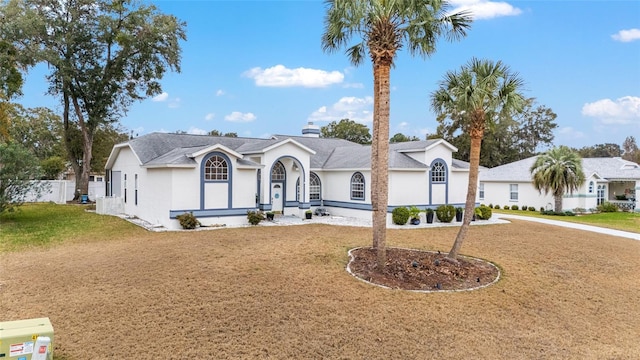 single story home with a front yard