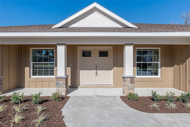 entrance to property featuring covered porch