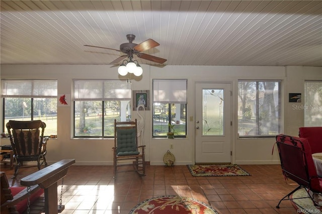 sunroom with ceiling fan