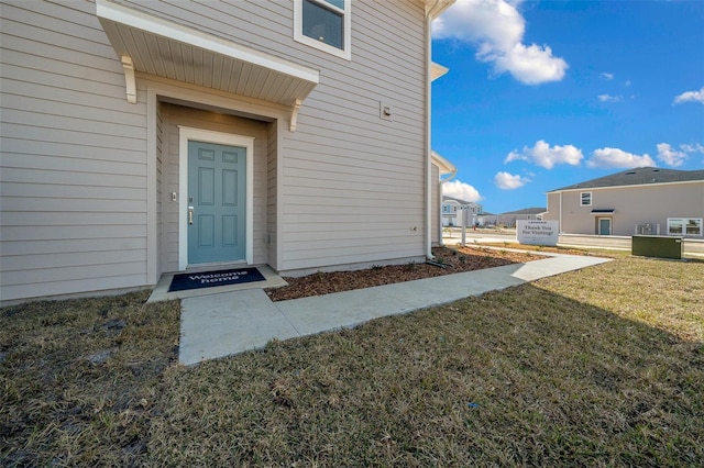 property entrance featuring a yard