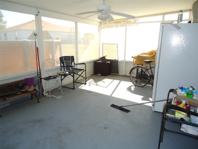 sunroom / solarium featuring ceiling fan