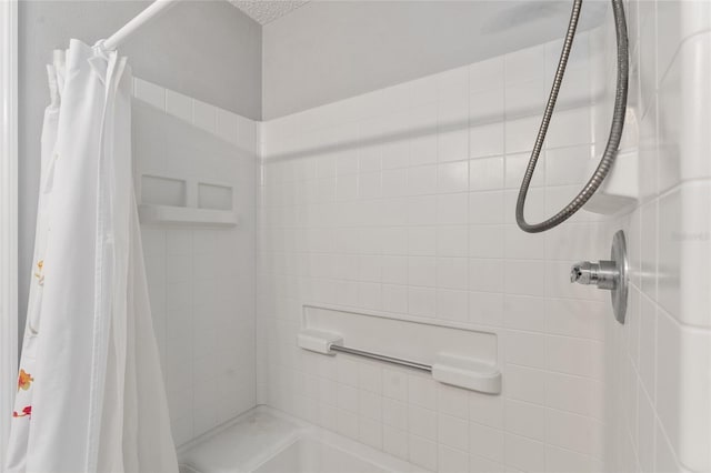 bathroom featuring a shower with shower curtain