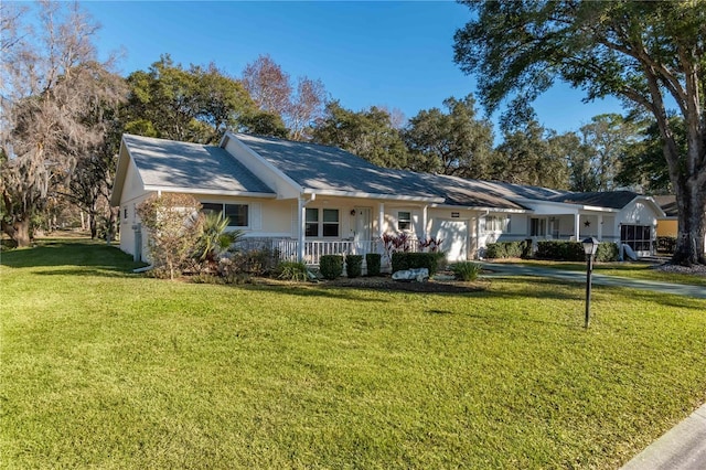 ranch-style house featuring covered porch and a front lawn