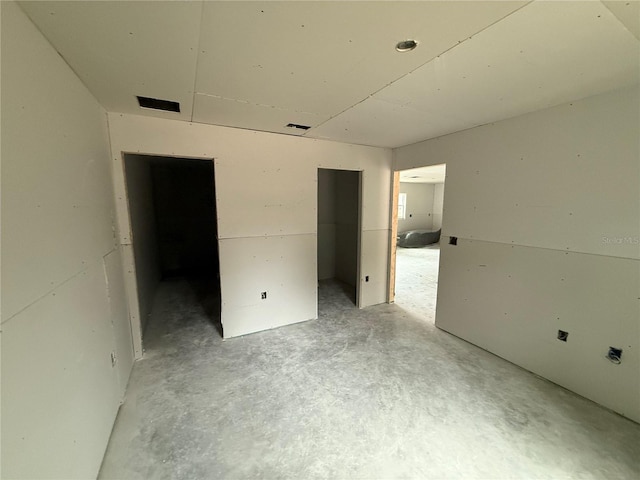 unfurnished room featuring concrete flooring