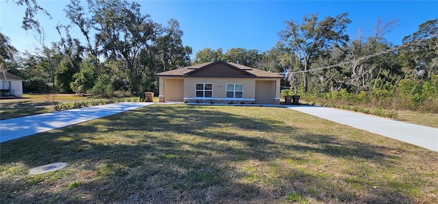 view of front of home featuring a front yard