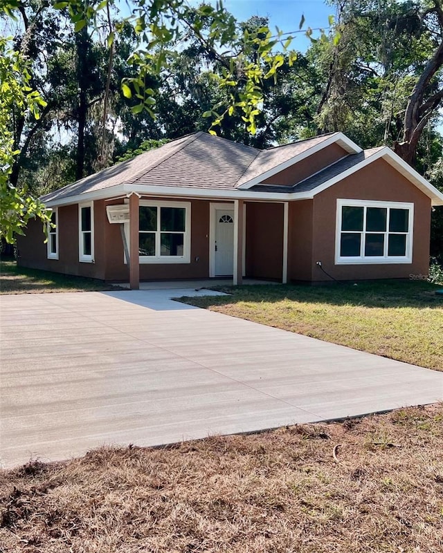 13253 SE 35th Ct, Belleview, FL 34420 - ranch-style house featuring stucco siding, a shingled roof, and a front lawn