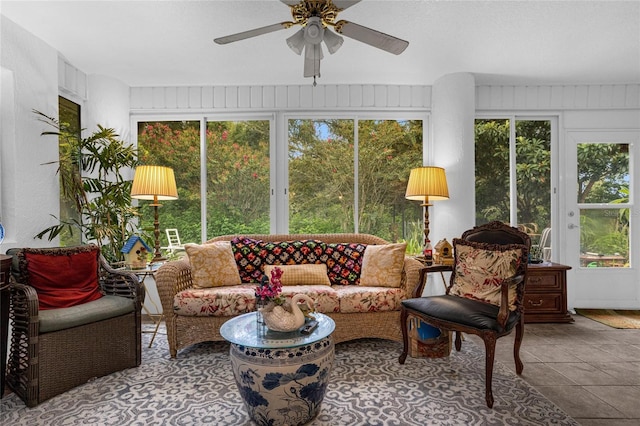 sunroom with ceiling fan