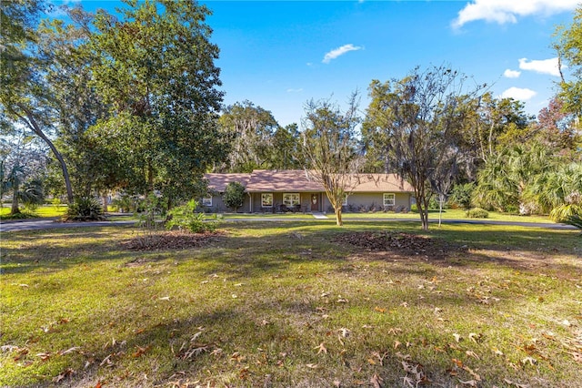 single story home with a front yard