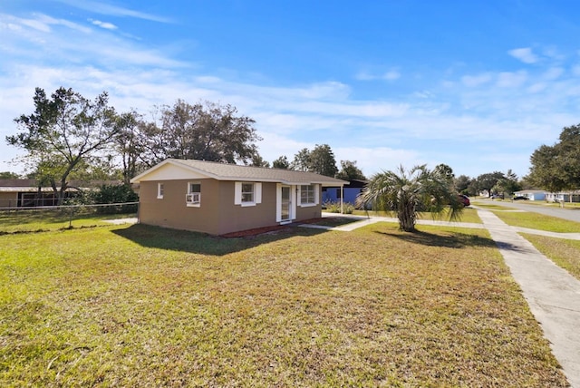 view of front of home featuring a front lawn