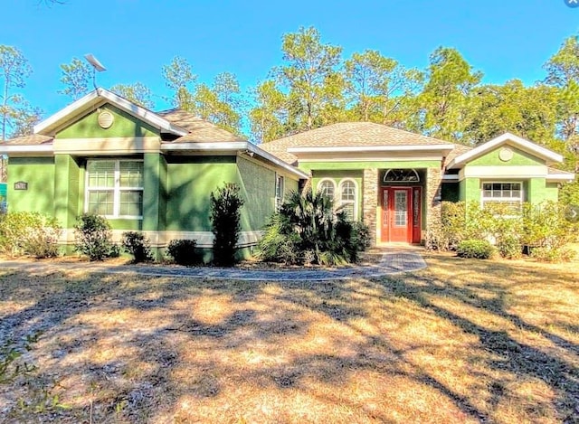 view of front facade featuring a front lawn