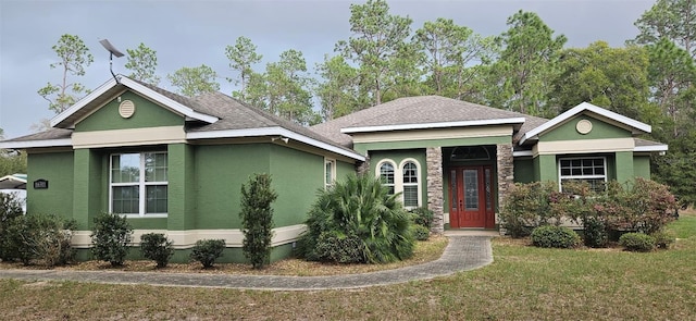 view of front of home featuring a front yard