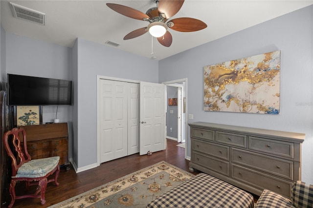 bedroom with dark hardwood / wood-style flooring, ceiling fan, and a closet