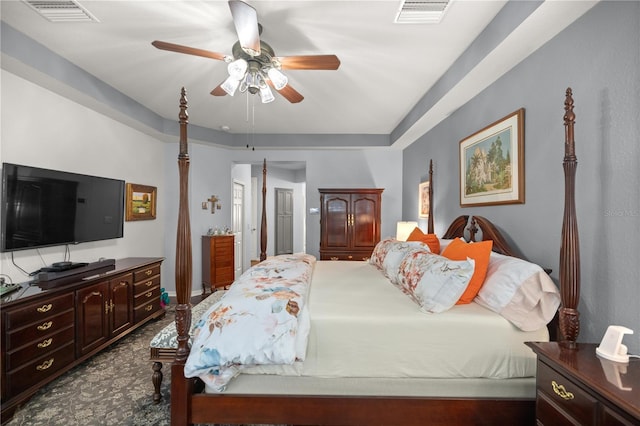 bedroom with ceiling fan