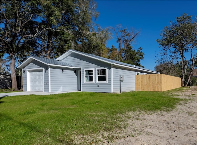 view of front of house featuring a garage and a front lawn