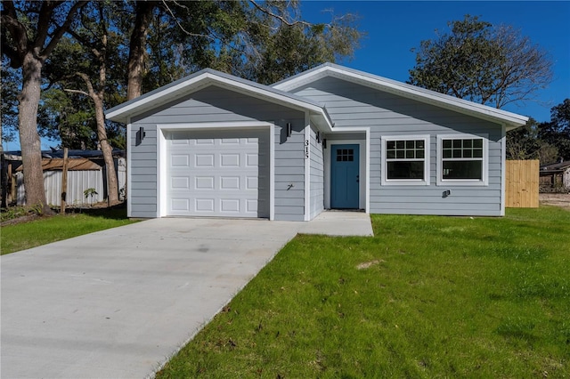 single story home featuring a front yard