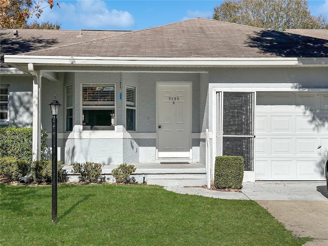 view of front of property with a front lawn, a garage, and covered porch