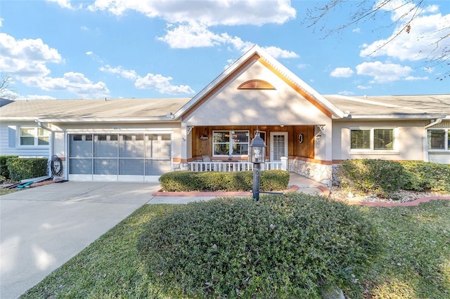 single story home with covered porch