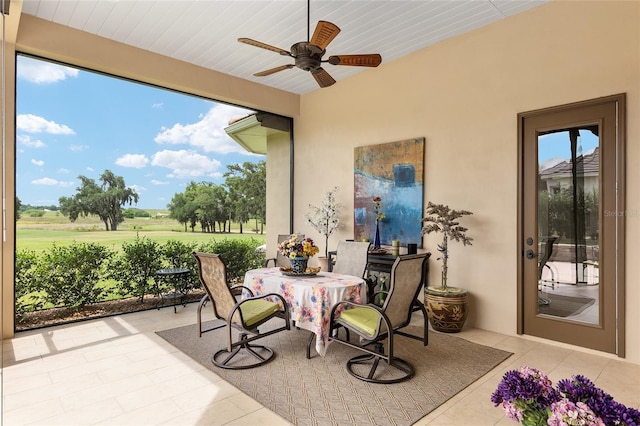 sunroom / solarium featuring ceiling fan