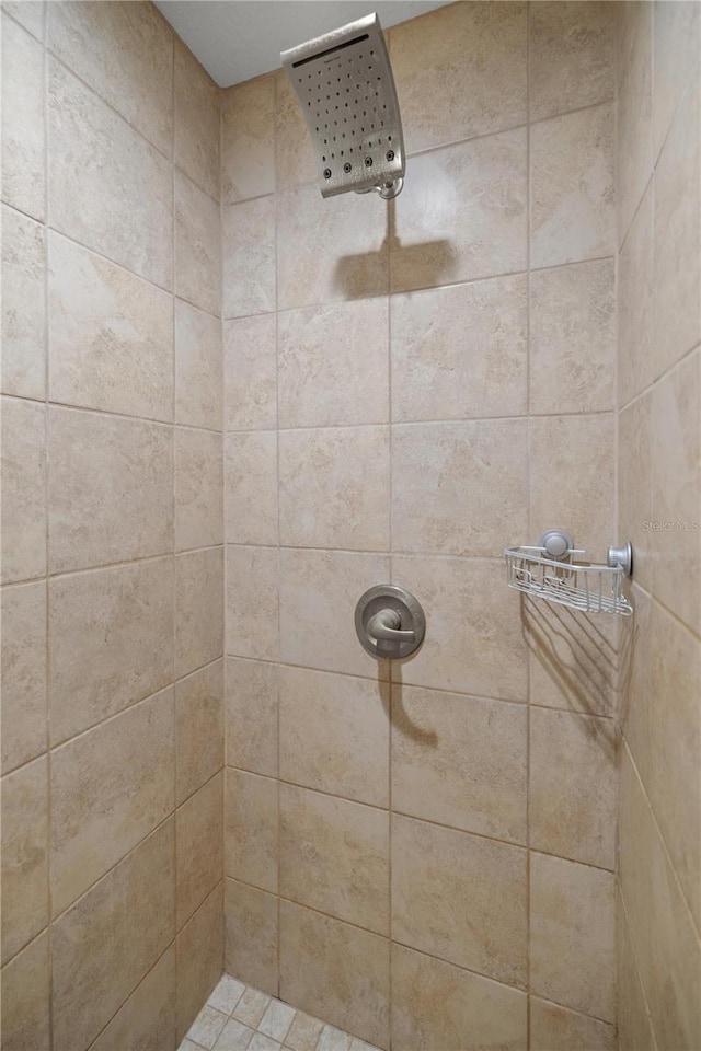 bathroom featuring tiled shower