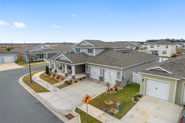 view of front of property featuring a porch and a front yard