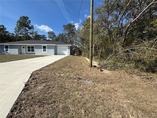 view of front facade with a garage