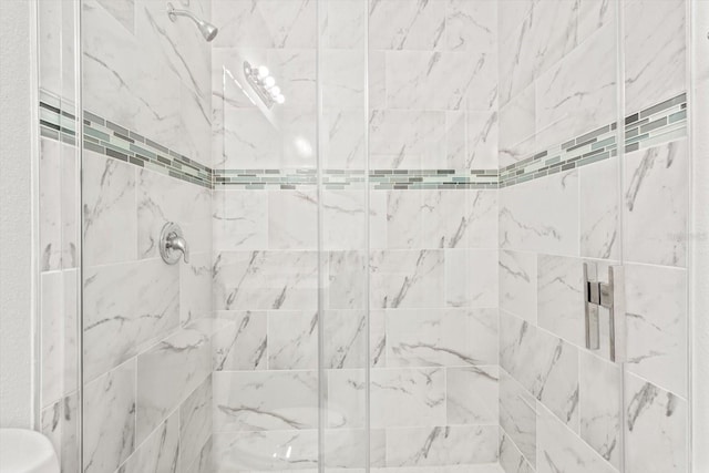 bathroom featuring tiled shower