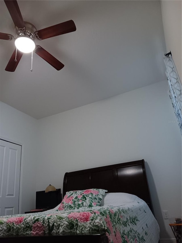 bedroom with ceiling fan