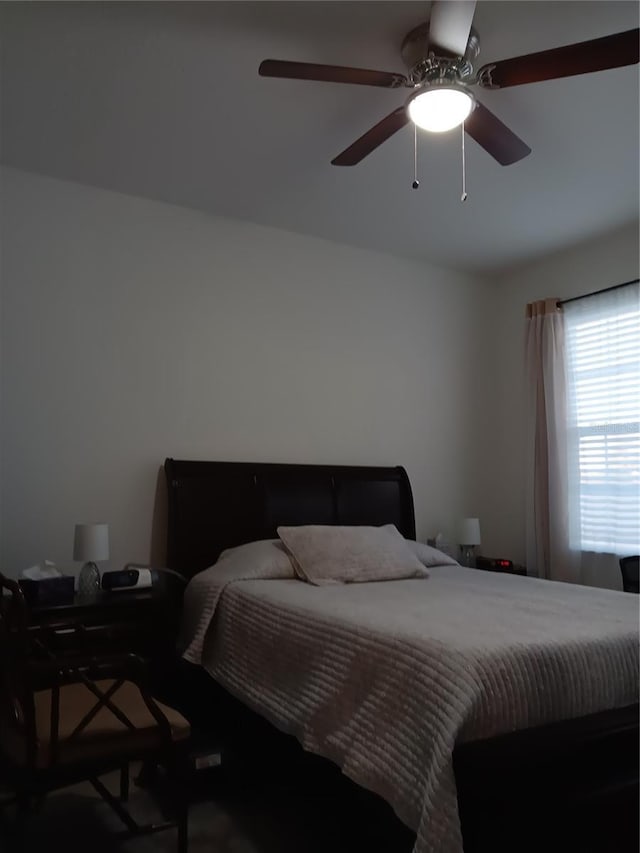 bedroom with ceiling fan