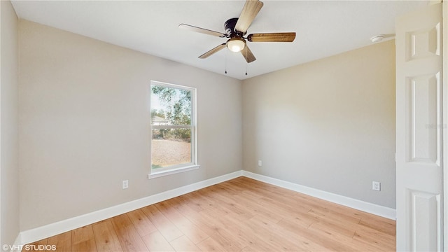 empty room featuring light hardwood / wood-style floors and ceiling fan