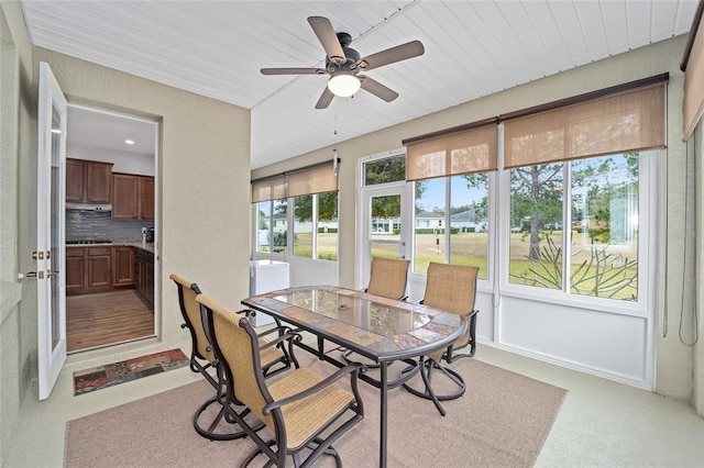 sunroom featuring ceiling fan