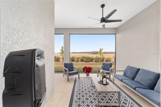 sunroom with ceiling fan