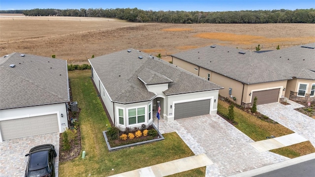 view of front of property featuring a front lawn and a rural view