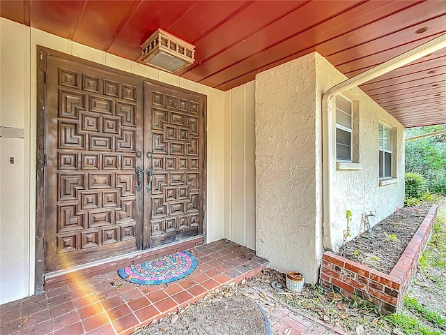 doorway to property with covered porch