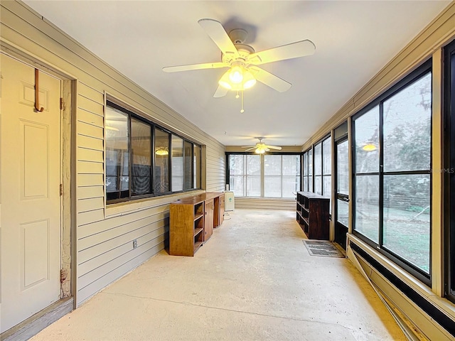 sunroom / solarium with ceiling fan