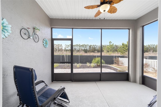 sunroom featuring ceiling fan