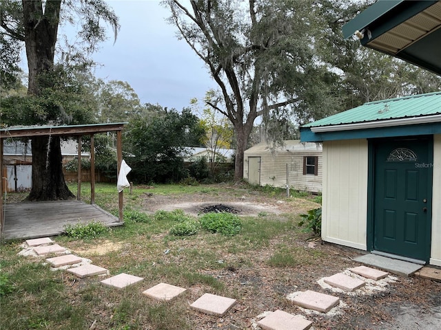 view of yard with a shed