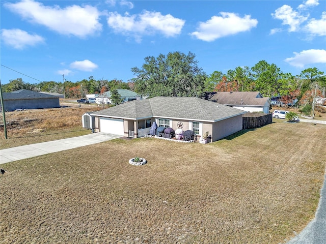 view of front facade featuring a front lawn and a garage