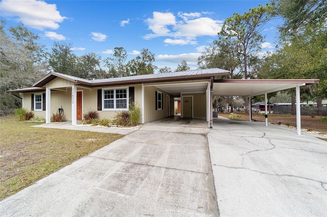 view of front of home with a front lawn and a carport