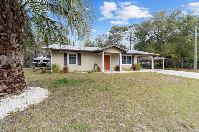 single story home featuring a front yard and a carport