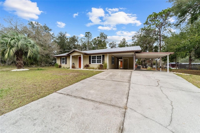 view of front facade featuring a front lawn and a carport