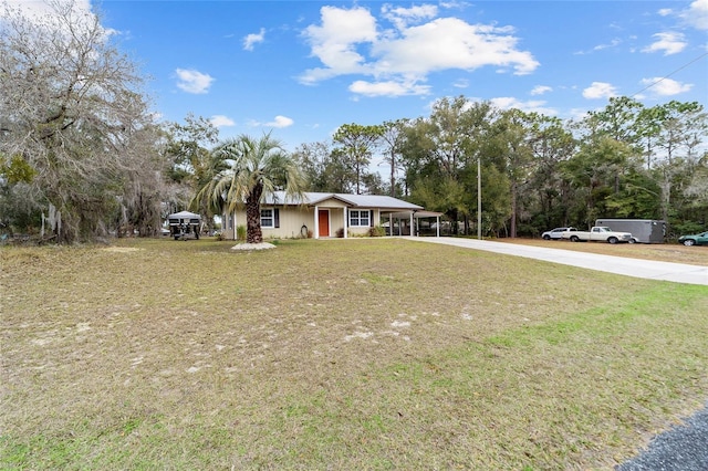 ranch-style home with a front yard