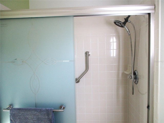 bathroom with a tile shower