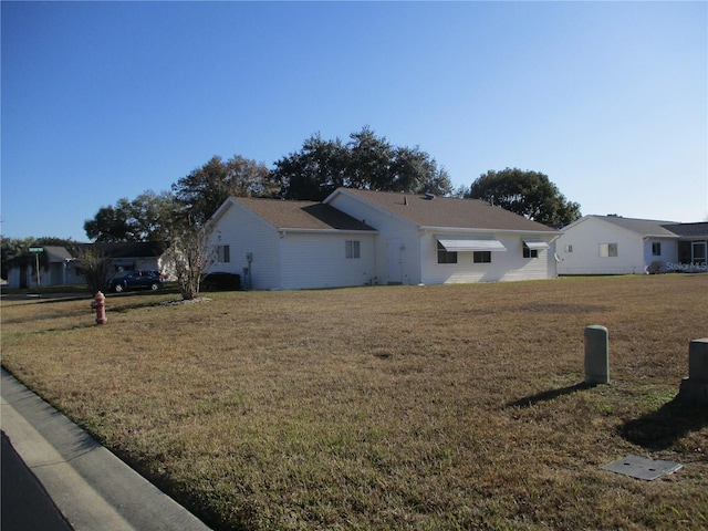 view of front facade with a front lawn