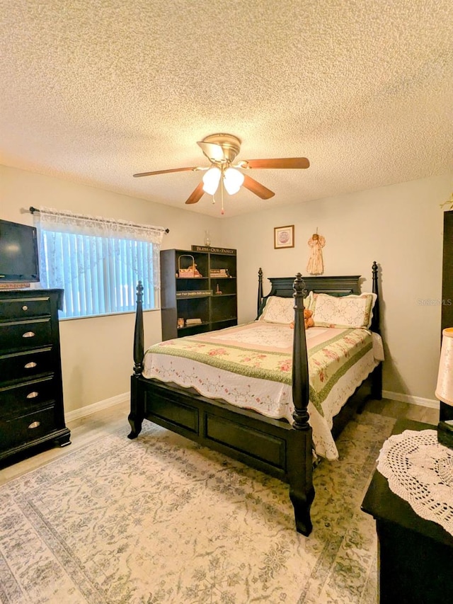 bedroom featuring ceiling fan and a textured ceiling