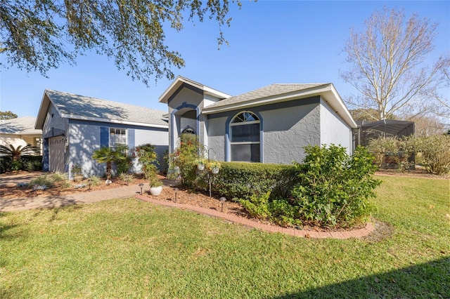 view of front of home featuring a front lawn and a garage