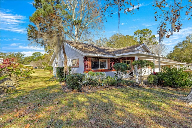 view of front of house with a front lawn