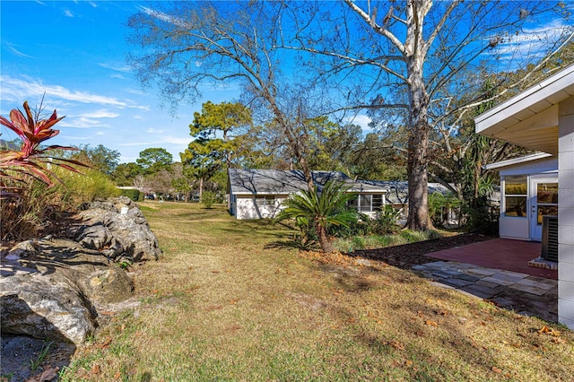 view of yard featuring a patio