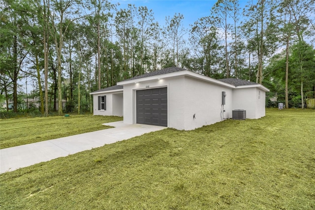 view of side of property with a garage, central air condition unit, and a yard