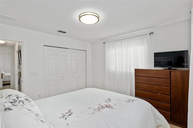 bedroom with a closet